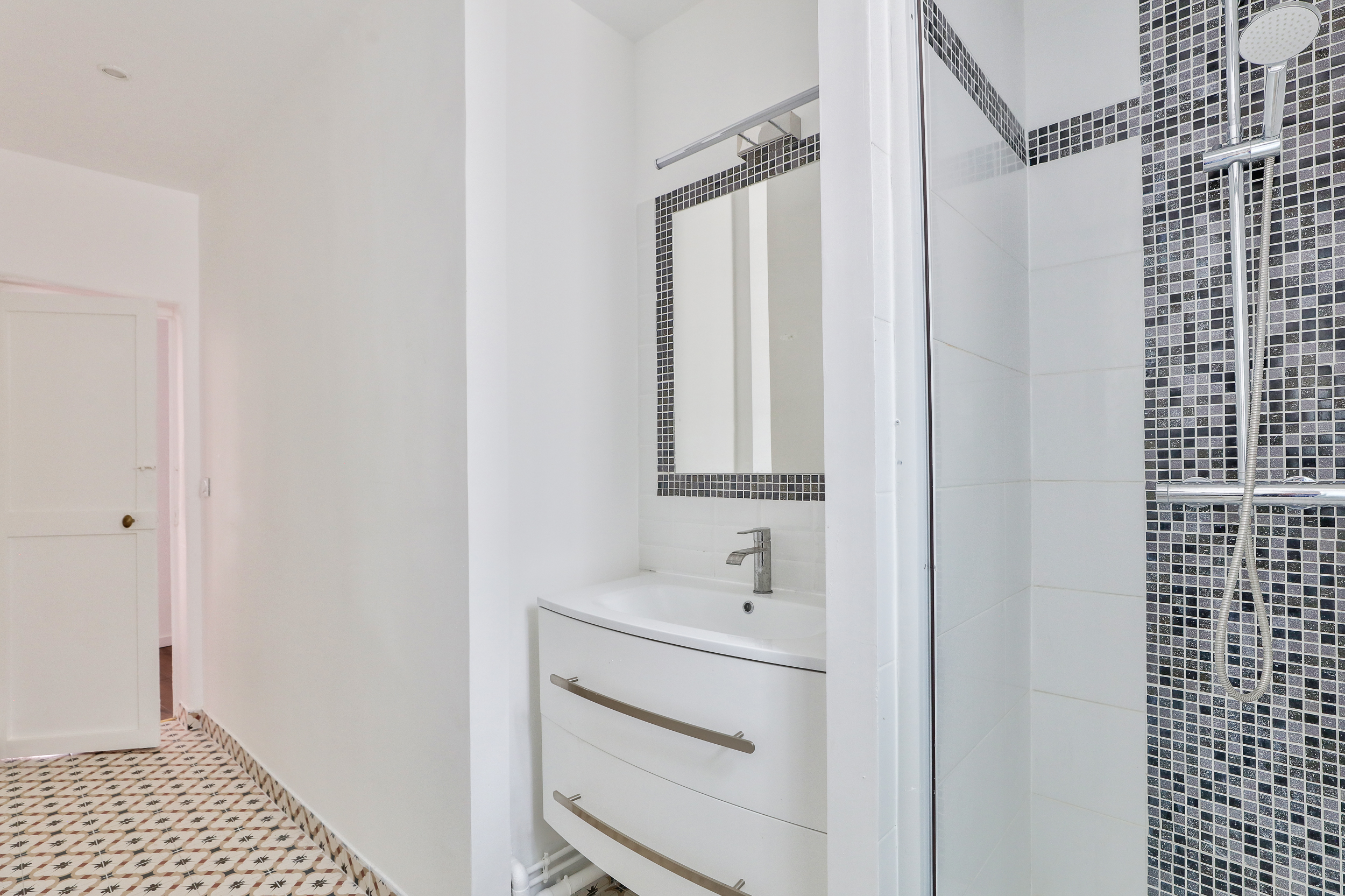 Image  Beautiful apartment completely renovated 4