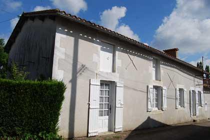 Image Sale house benest 16350 poitiers 3