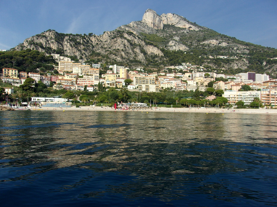 Image T1 en France proche Monaco 25m2 + terrasse 10m2 avec vue dégagée sur les montagnes 5