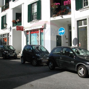 Shop with 180 m² on 2 levels close to all amenities & seaside></noscript>
                                                        <span class=