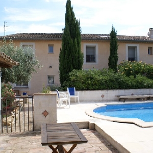 Property of 460 m2 with garden and swimming pool></noscript>
                                                        <span class=