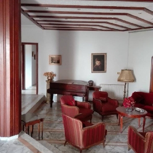    A vendre Villa bâti sur un Terrain de 4000m sur route principal></noscript>
                                                        <span class=