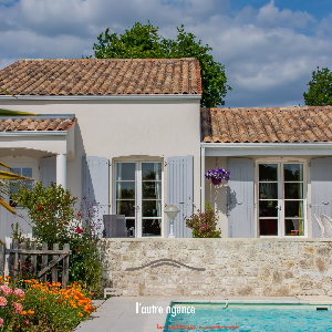 BREUILLET - VILLA WITH POOL AND BEAUTIFUL CLEAR VIEW></noscript>
                                                        <span class=