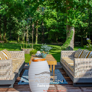 ROYAN LA ROCHE - EXCEPTIONAL PROPERTY IN WOODEN SETTING></noscript>
                                                        <span class=
