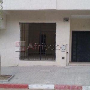 Local commercial titré 30m2 à vendre à Mesnana Golf Tanger></noscript>
                                                        <span class=