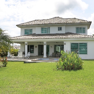 Beautiful beach house with separate storage in BIJAO BEACH & GOLF></noscript>
                                                        <span class=