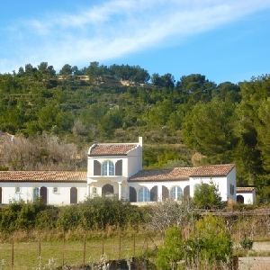 SUPERB PROPERTY IN PROVENCE></noscript>
                                                        <span class=