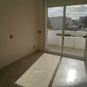 Appartement lumineux et sans vis à vis au centre de Casablanca></noscript>
                                                        <span class=