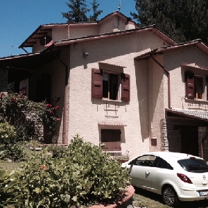 Villa in Toscana di 370 mq con 3000 mq di parco></noscript>
                                                        <span class=
