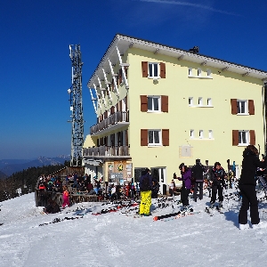 SAINT-PIERRE-DE-CHARTREUSE (France Alpes) Mountain Hotel Refuge></noscript>
                                                        <span class=