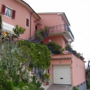 Sale house serravalle pistoia></noscript>
                                                        <span class=