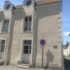 Maison de Bourg près de la Loire></noscript>
                                                        <span class=