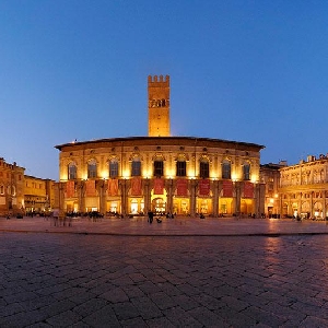  In the heart of the elegant historic center of Bologna italy city university></noscript>
                                                        <span class=