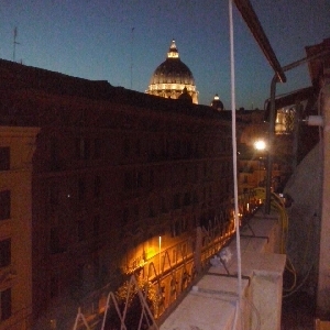 Attico vista Cupola San Pietro></noscript>
                                                        <span class=
